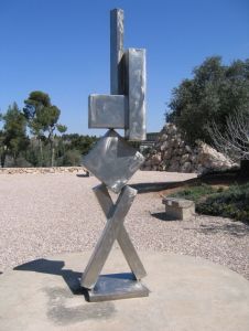 David Smith's Formalist works, such as <i>Cubi VI</i> (1963), were celebrated by both Greenberg and Fried.