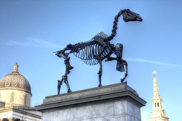 Hans Haacke: Gift Horse (2014)